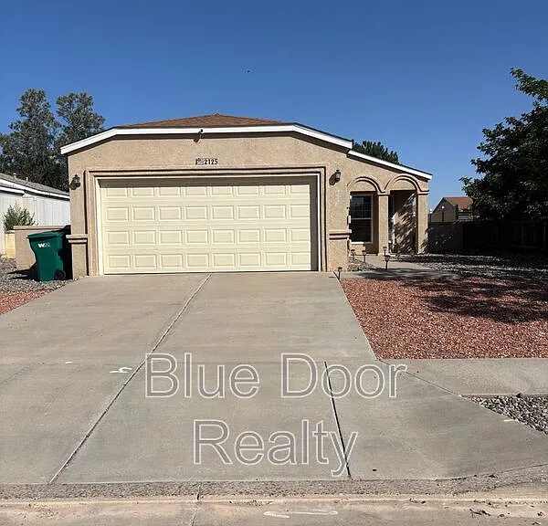 2125 Sierra Ln NE — Photo 2