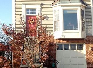 43011 Golf View Dr, Chantilly, VA