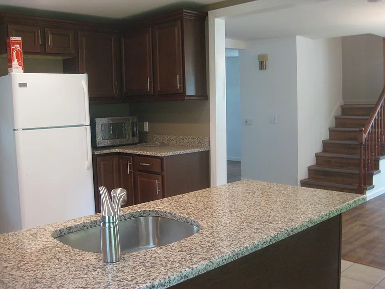 818 C St — Photo 4