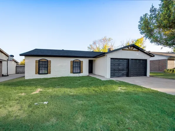 425 Normandy Ln, Saginaw, TX 76179