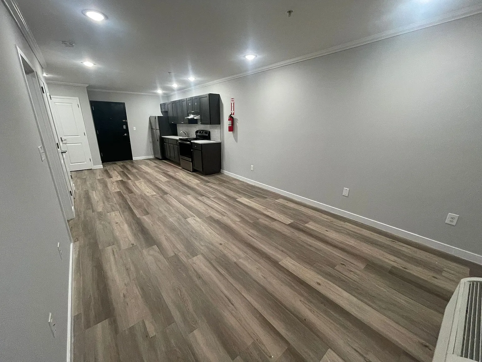 1 bed, $1,718 — Photo 3