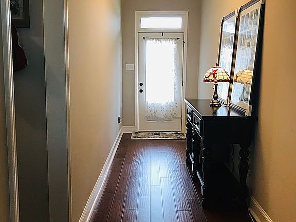 Foyer w/ HW floor & crown 