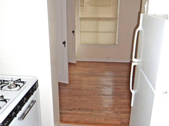 3rd image of 815 Belmont Ave