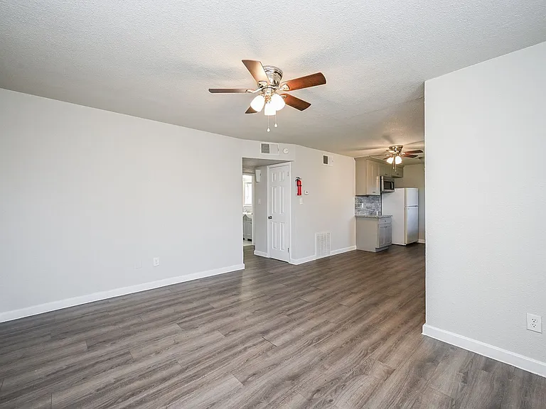 1518 East Ave — Photo 44