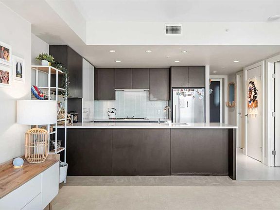 4th image of 1111 E 10th St SW #1605