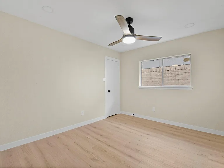 2322 Aprilmont Dr — Photo 22