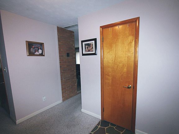 3rd image of 138 Stillwater St