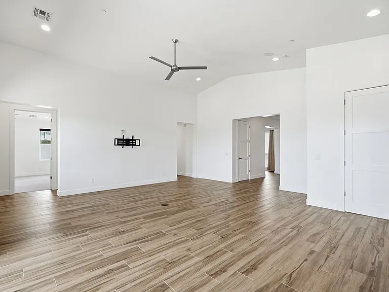 8503 E Amelia Ave — Photo 15