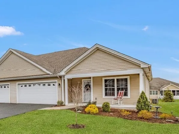 33 Lodge Ln #33, Wilbraham, MA 01095