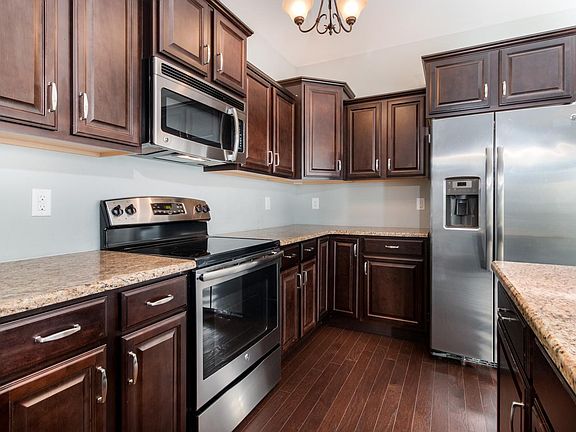 5th image of 1816 Camelot Dr