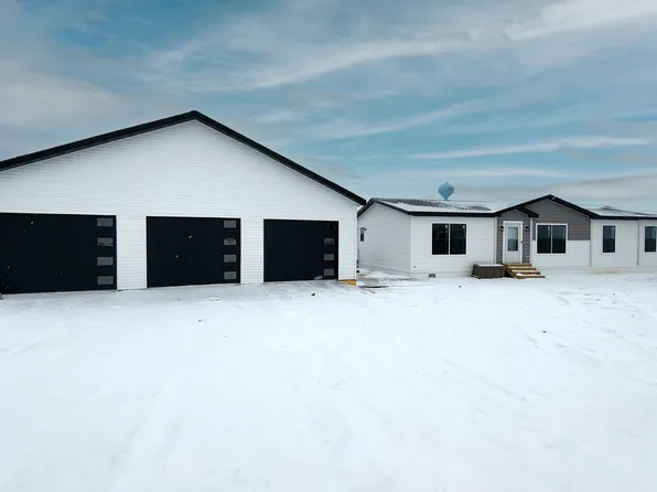 2264 Berger Dr, Mandan, ND 58554