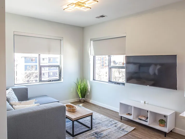 504 E Stoughton St — Photo 12
