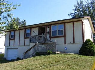 425 W 8th St, Cameron, MO 64429