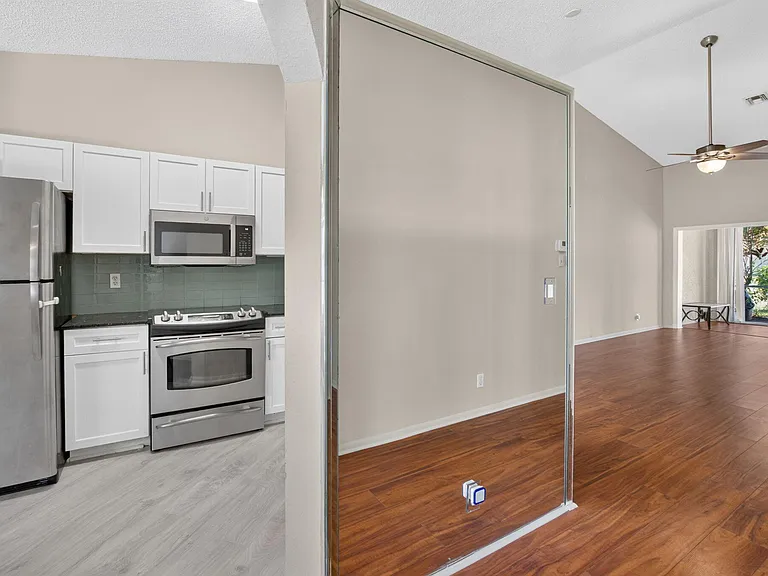 8108 Summer Shores Dr — Photo 6