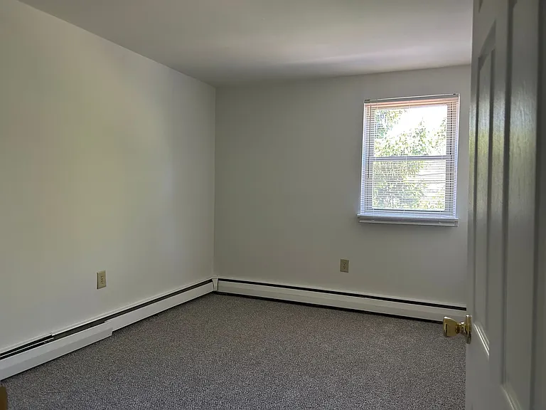Parkside Manor Apartments — Photo 25