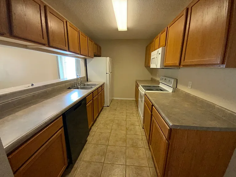 1605 Steamboat Ln — Photo 51