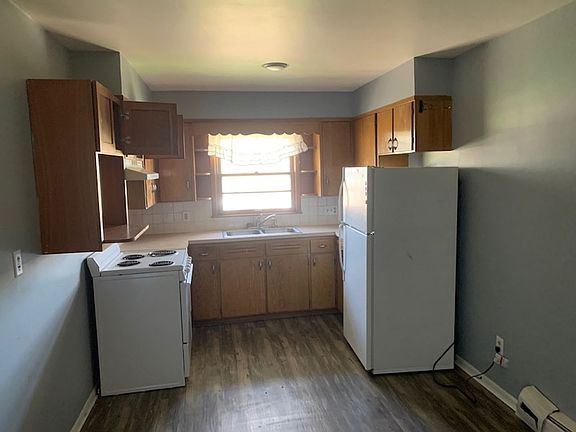 3rd image of 431 Plymouth St #2