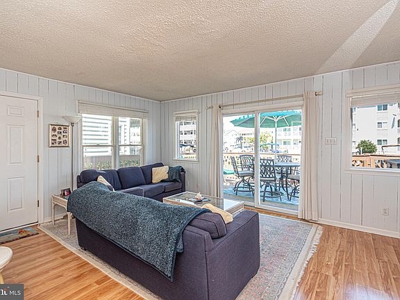 5th image of 210 Windward Dr