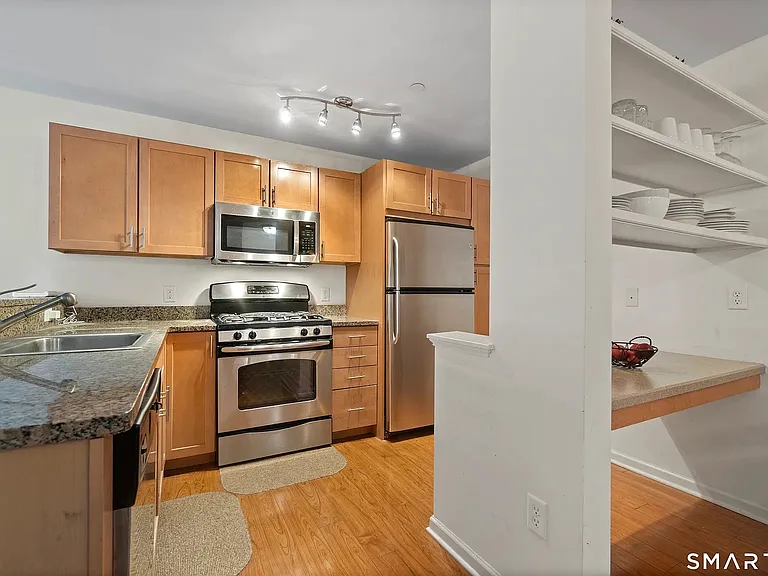 26 Schoolhouse Dr #204 — Photo 4