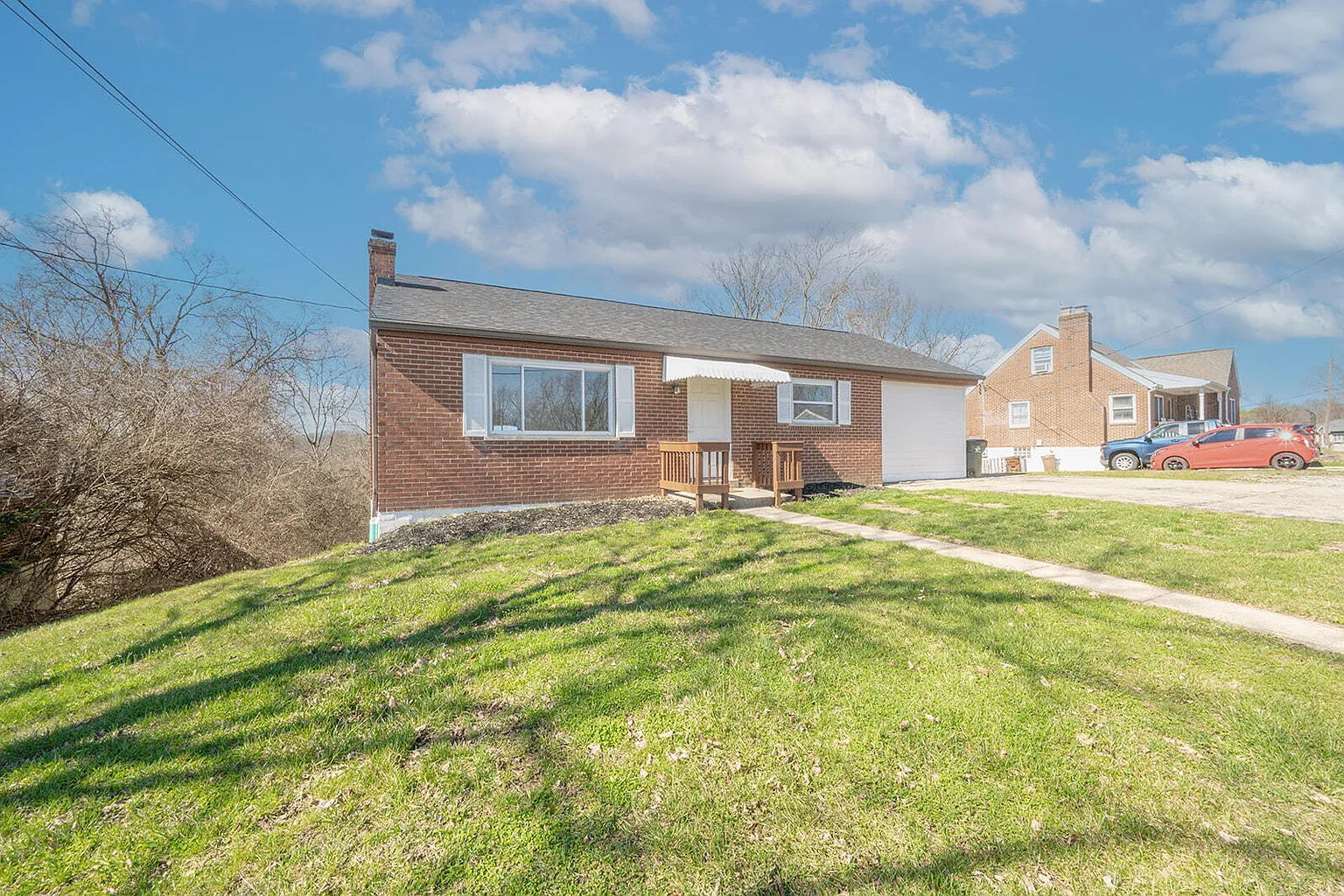 581 Valley View Dr photo 1