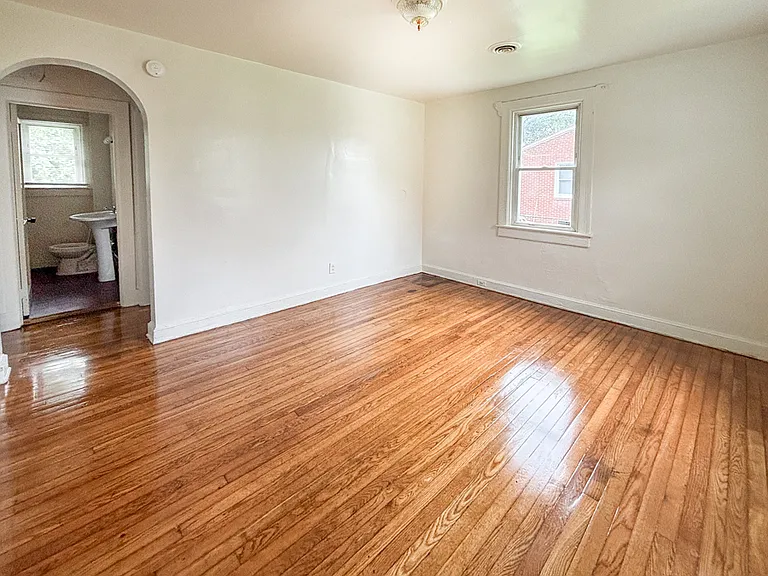 130 Leavenworth St — Photo 12