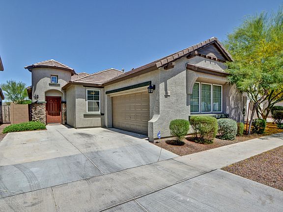 2nd image of 808 E Gary Ln