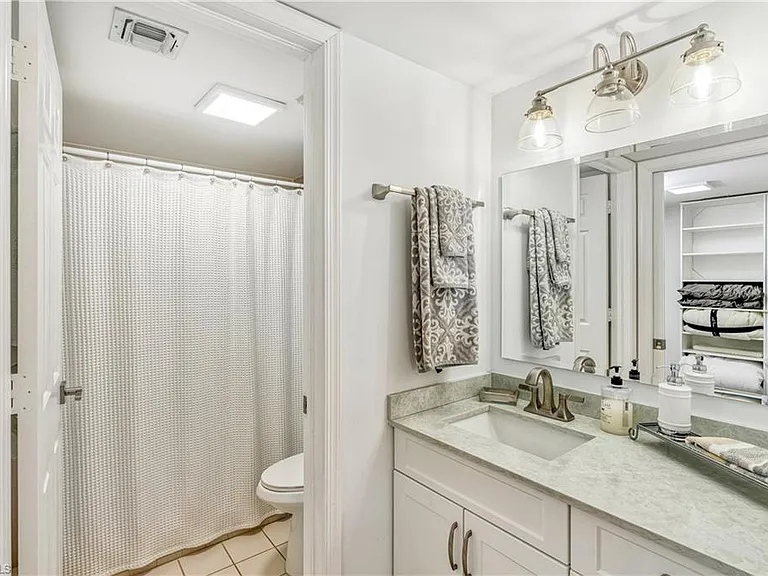 3001 Sandpiper Bay Cir — Photo 7