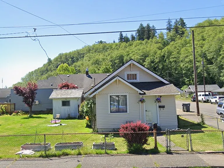 702 Perry Ave — Photo 1