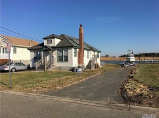 519 Venetian Blvd, Lindenhurst, NY 11757