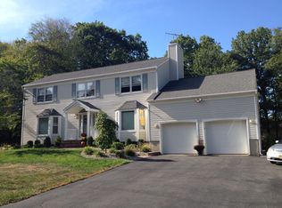 31 Dundee Rd, Kendall Park, NJ 08824
