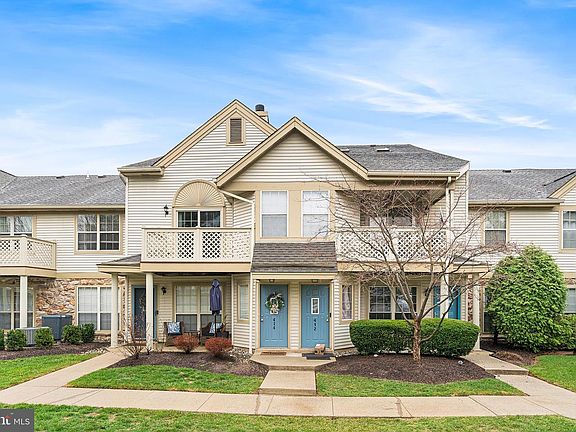 3rd image of 414 Foxcroft Cir #414