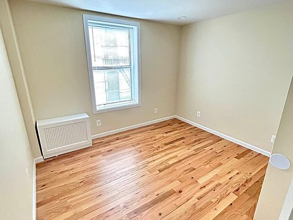 5th image of 2435 Walton Ave #2D