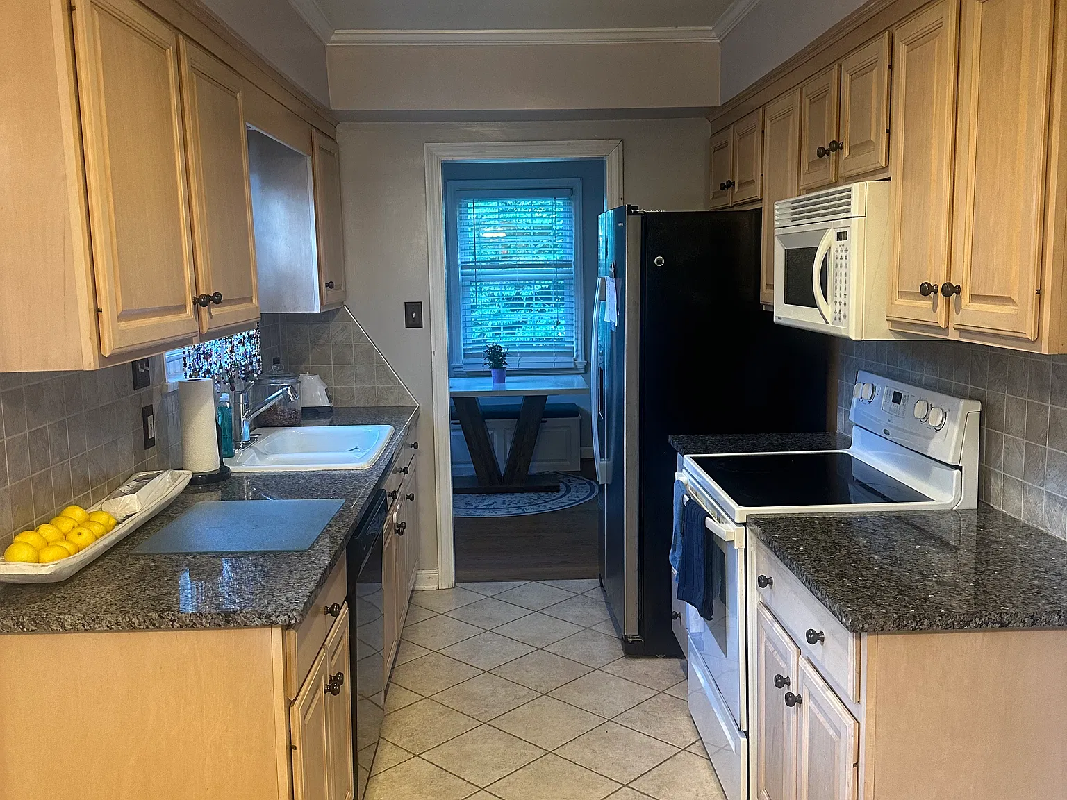 1405 Garland Dr — Photo 2