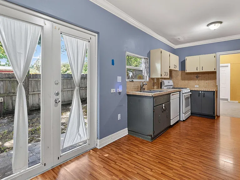 1005 Selkirk St — Photo 14