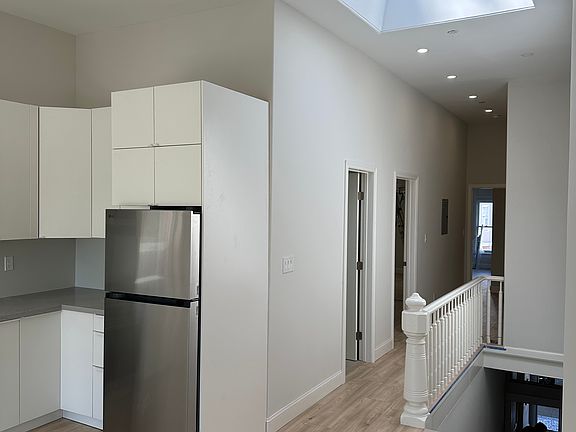 4th image of 1020 Pierce St #B