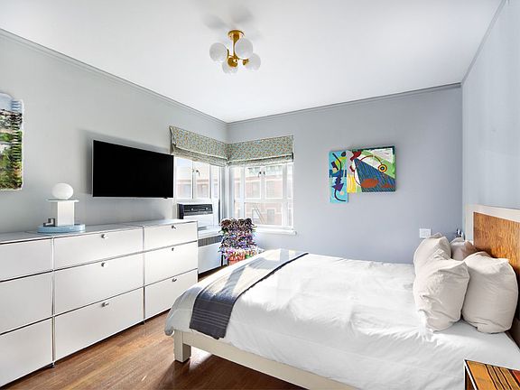 4th image of 165 W 20th St APT 5D