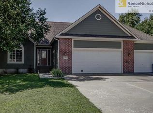 20933 Cottonwood Cir, Spring Hill, KS 66083