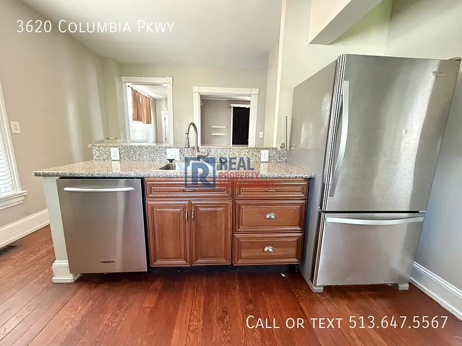 Updated 2 BR 1.5 BA Victorian Home! — Photo 4