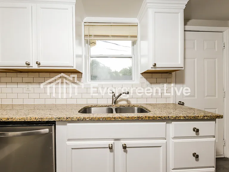 205 Lillie Dr — Photo 8