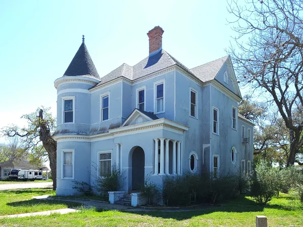 311 E BROADWAY ST, Cuero, TX 77954