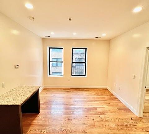 3rd image of 93 N Walnut St #302
