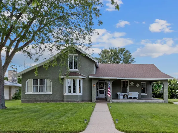 211 W Howard St, Portage, WI 53901