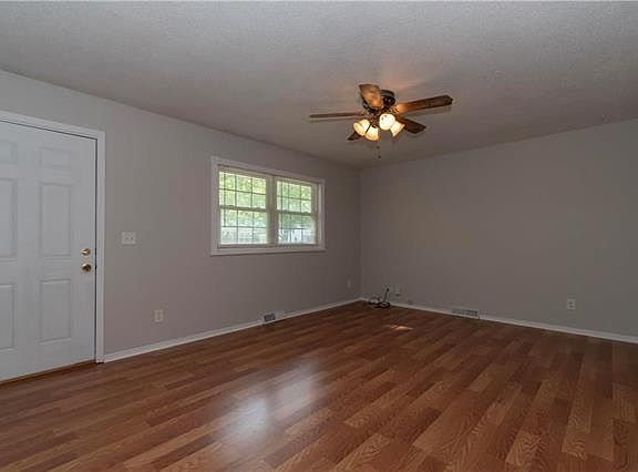 2nd image of 1601 S Skyline Dr
