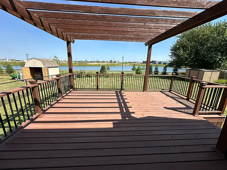 585 SE Crabapple Dr — Photo 19