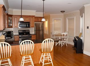17 Robbins St APT 2-1, Waltham, MA 02453