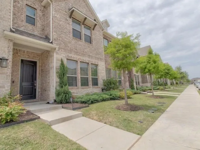 1564 Windermere Way — Photo 2