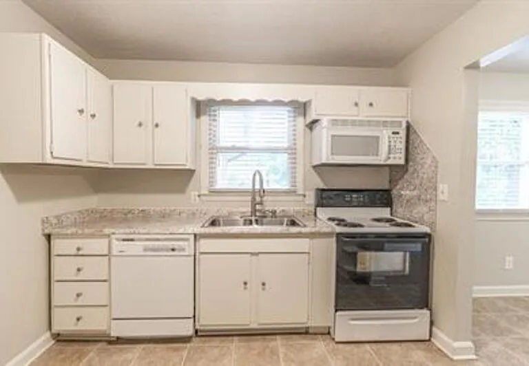 205 N Glover St — Photo 23