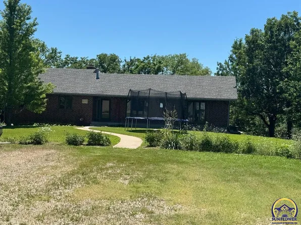 320 10th St, Alma, KS 66401