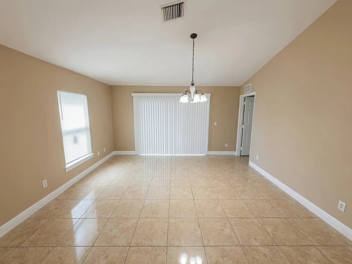 313A Melissa Ave S - 0 — Photo 3