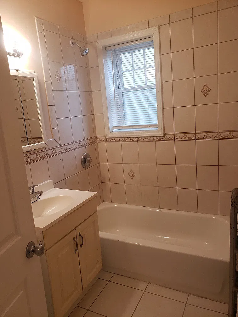 2 bed, 700 sqft, $2,300 — Photo 3